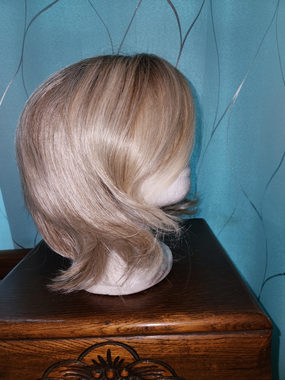 Layered Short Blonde Women's Wig with Soft Face-Framing - Picture 2 of 5